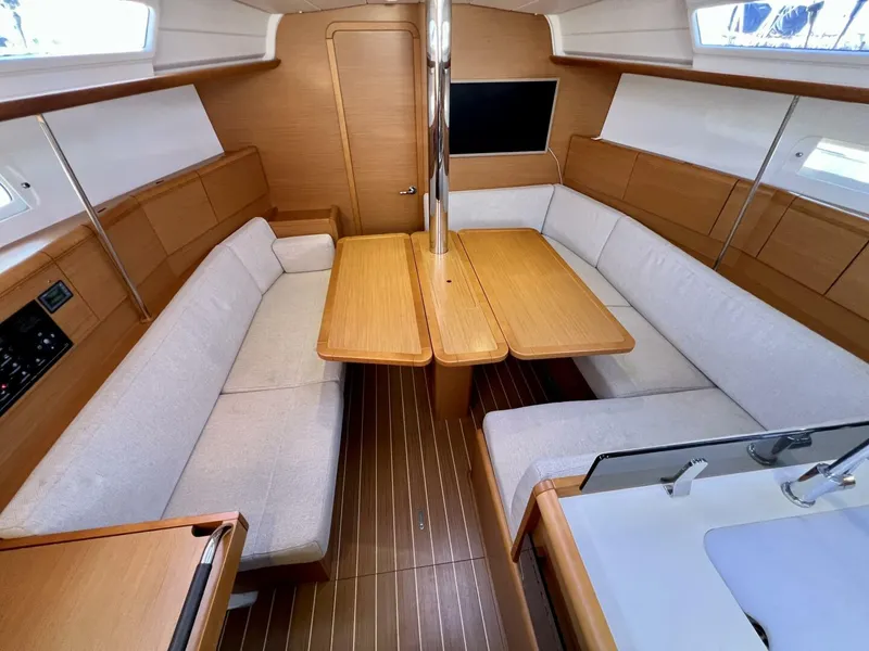 Slide: The Image of Jeanneau 379 2013 - 5003820