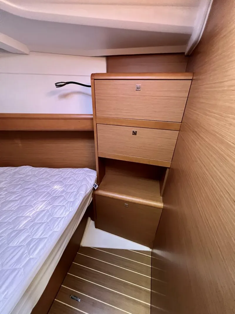 Slide: The Image of Jeanneau 379 2013 - 5003822