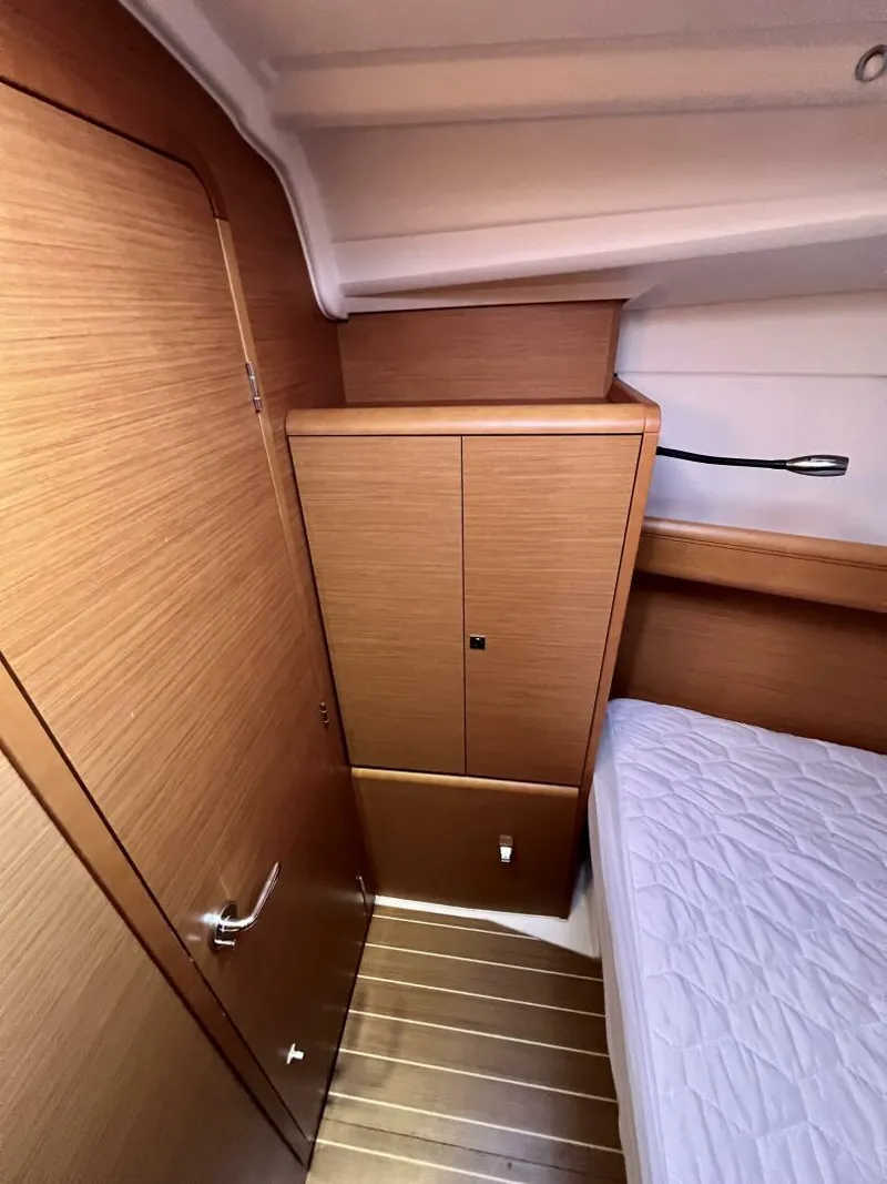 Slide: The Image of Jeanneau 379 2013 - 5003823