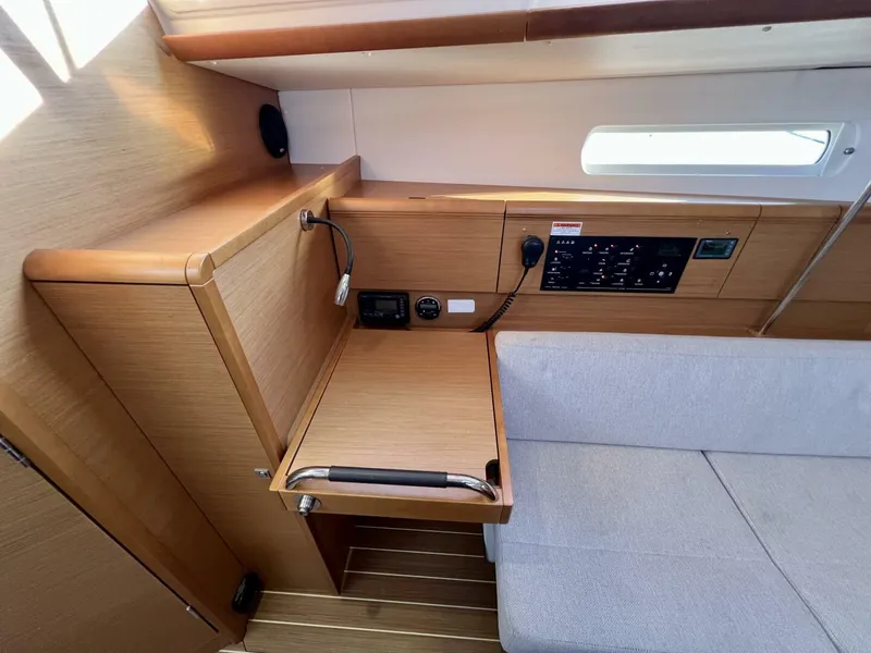 Slide: The Image of Jeanneau 379 2013 - 5003825