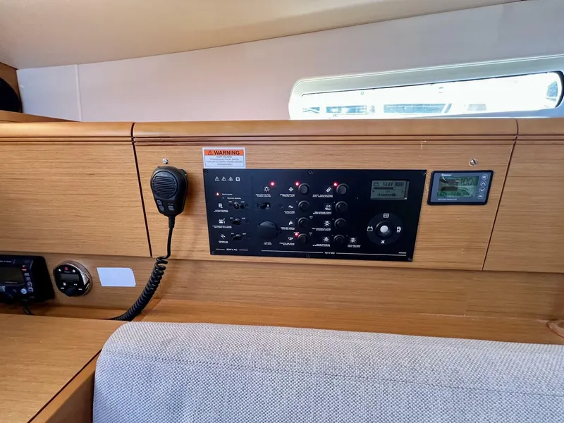 Slide: The Image of Jeanneau 379 2013 - 5003828