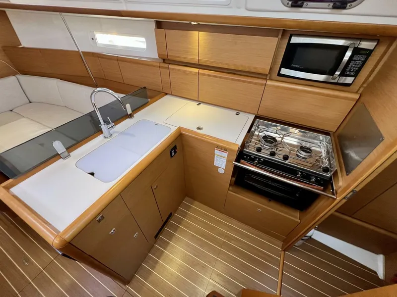 Slide: The Image of Jeanneau 379 2013 - 5003833