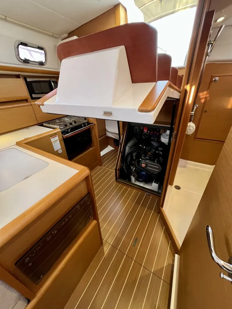 Slide: The Image of Jeanneau 379 2013 - 5003844