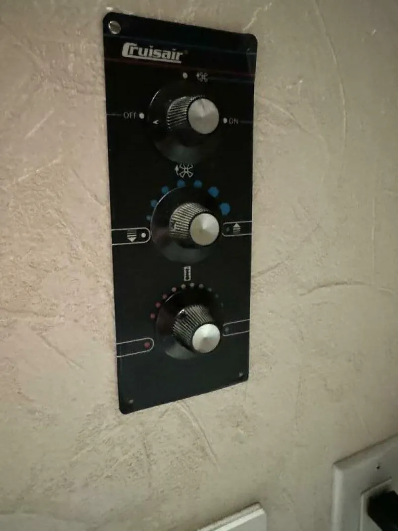 Slide: The Image of Hatteras CONVERTIBLE 1980 - 5008649