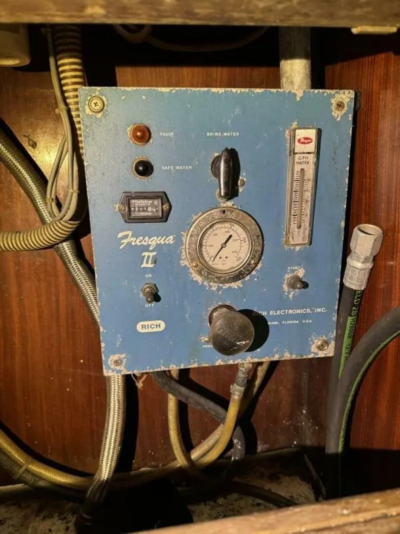 Slide: The Image of Hatteras CONVERTIBLE 1980 - 5008659