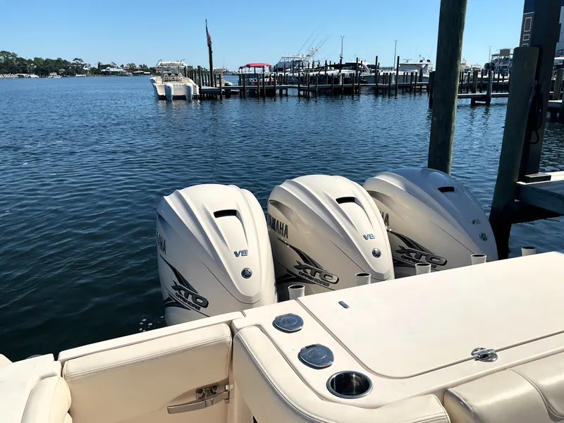 Slide: The Image of Grady-White 376 2022 - 17