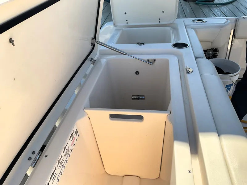 Slide: The Image of Grady-White 376 2022 - 19