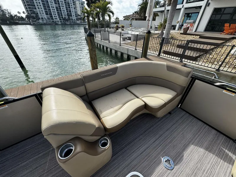 Slide: The Image of Veranda VR22 RC 2020 - 5008330