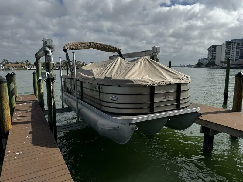 Slide: The Image of Veranda VR22 RC 2020 - 5008313