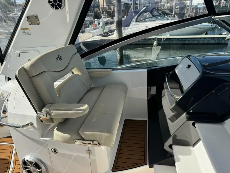 Slide: The Image of Monterey 335 SY 2018 - 5008458