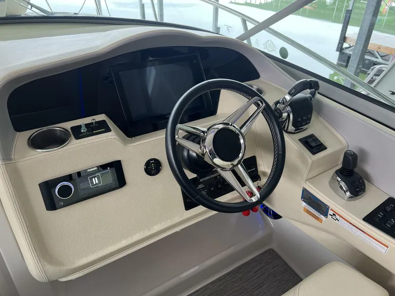 Slide: The Image of Regal 33 2019 - 5010737