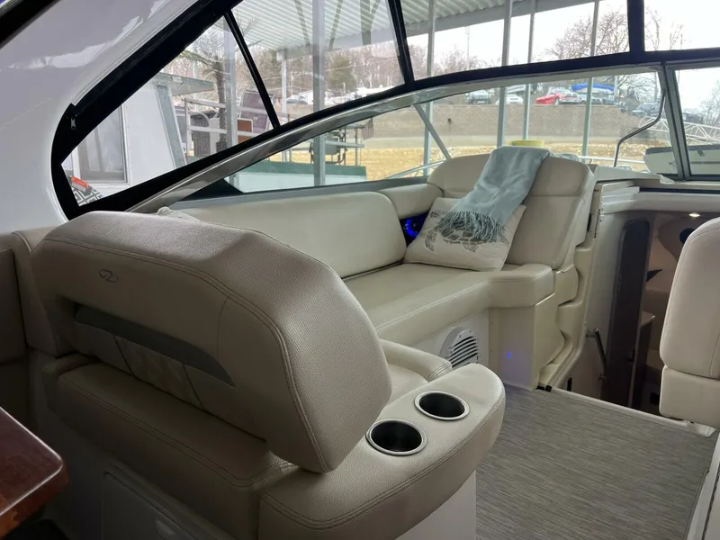 Slide: The Image of Regal 33 2019 - 5010741