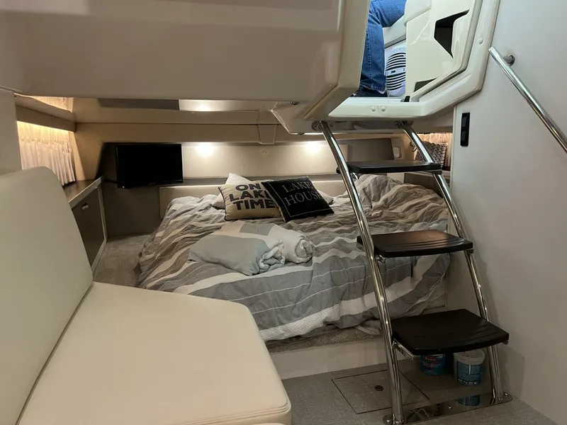 Slide: The Image of Regal 33 2019 - 5010723