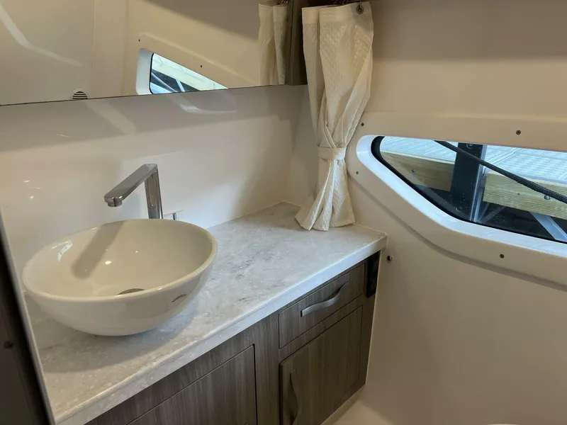 Slide: The Image of Regal 33 2019 - 5010732