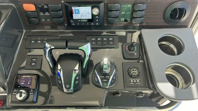 Slide: The Image of Pursuit 42 - Happy Hour - Helm 2022 Pursuit S428 - Happy Hour  - 5011836