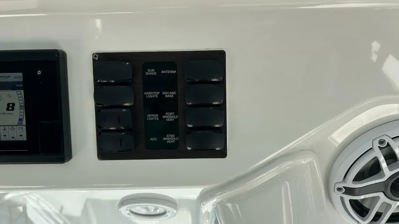 Slide: The Image of 2022 Pursuit S428 - Happy Hour  - 5011832