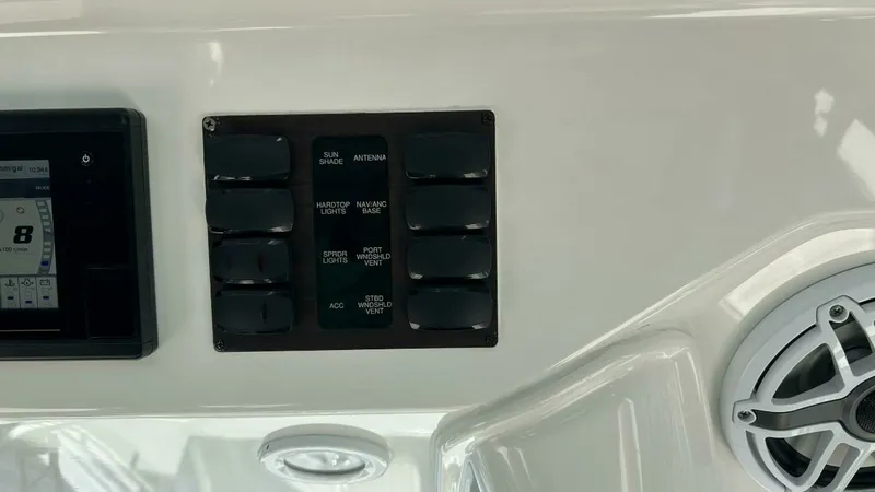 Slide: The Image of 2022 Pursuit S428 - Happy Hour - 7653689