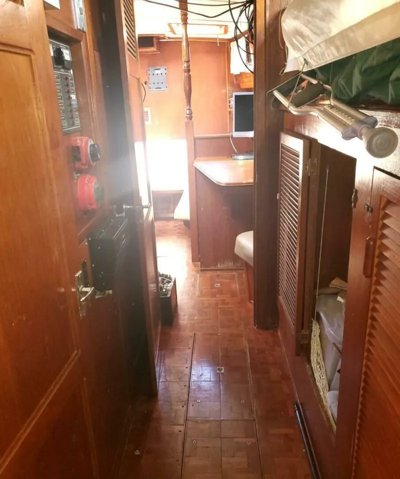 Slide: The Image of Endeavour 43 CC 1982 - 5013225