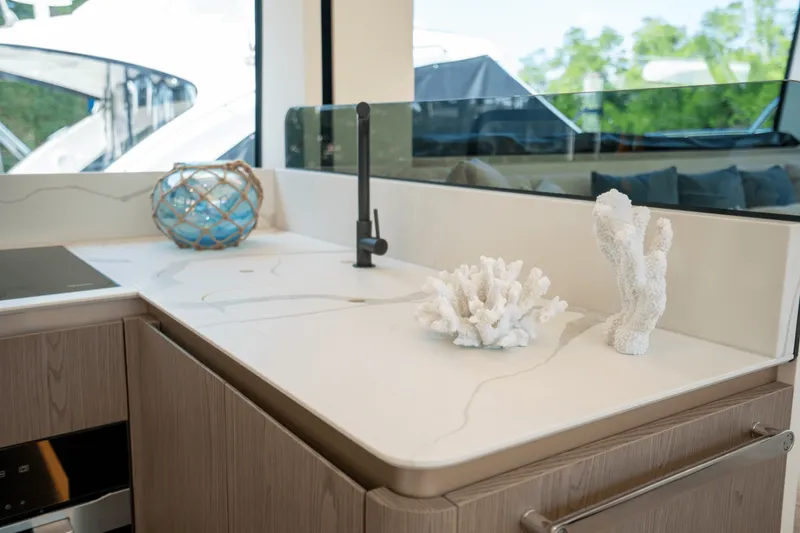 Slide: The Image of Azimut Magellano 60 2025 - 5033060