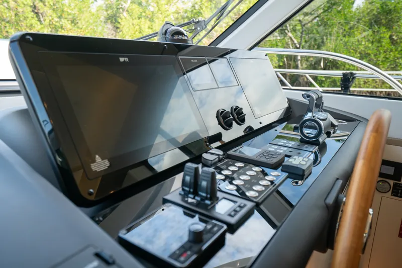 Slide: The Image of Azimut Magellano 60 2025 - 5033072