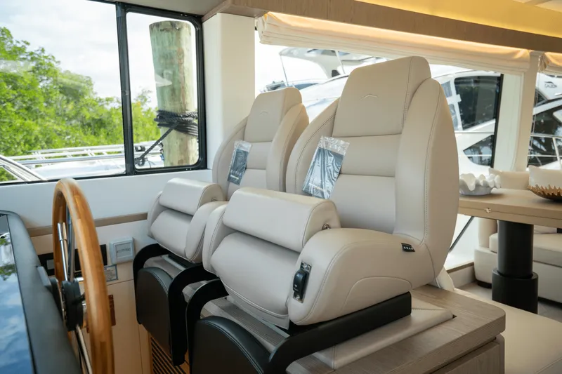 Slide: The Image of Azimut Magellano 60 2025 - 5033073