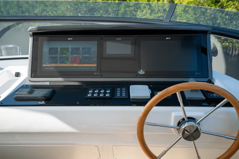 Slide: The Image of Azimut Magellano 60 2025 - 5033119
