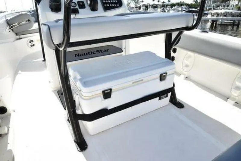 Slide: The Image of NauticStar 2302 2022 - 5023124