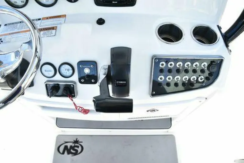 Slide: The Image of NauticStar 2302 2022 - 5023128