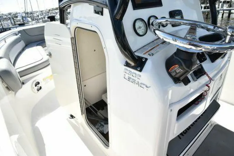 Slide: The Image of NauticStar 2302 2022 - 5023149