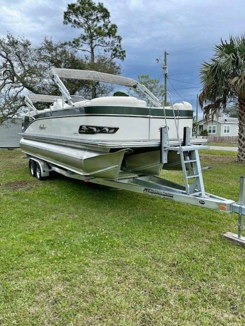 Slide: The Image of Avalon 25 Catalina Platinum Tritoon 2022 - 5016560