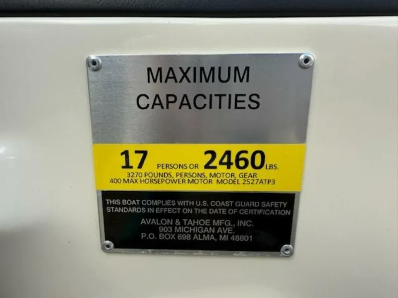 Slide: The Image of Avalon 25 Catalina Platinum Tritoon 2022 - 5185555