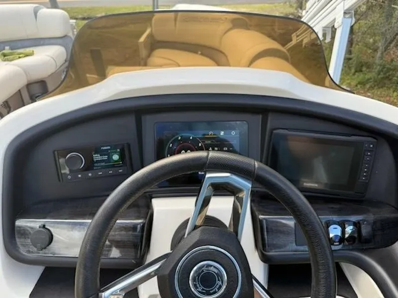 Slide: The Image of Avalon 25 Catalina Platinum Tritoon 2022 - 5185558
