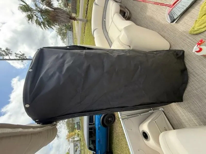 Slide: The Image of Avalon 25 Catalina Platinum Tritoon 2022 - 5185560