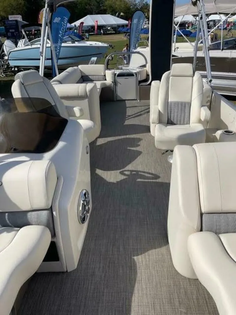 Slide: The Image of Avalon 25 Catalina Platinum Tritoon 2022 - 5022364