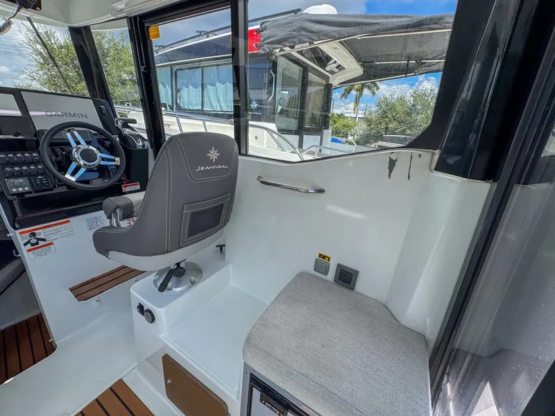 Slide: The Image of Jeanneau NC795 Sport 2022 - 5458379