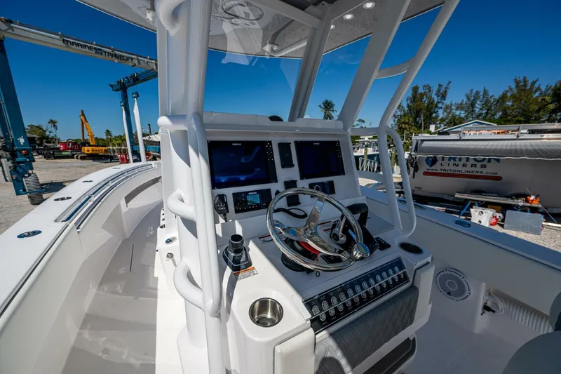 Slide: The Image of Invincible 33 Open Fisherman 2025 - 5162823