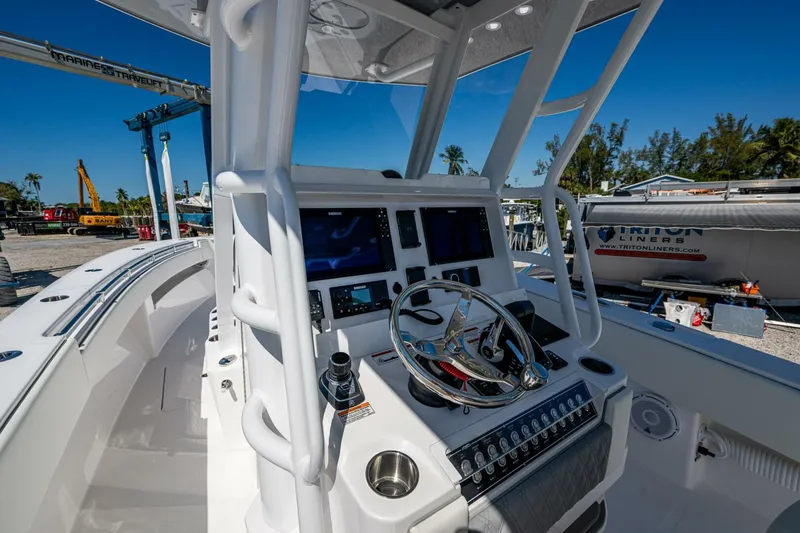 Slide: The Image of Invincible 33 Open Fisherman 2025 - 5162824