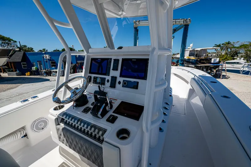 Slide: The Image of Invincible 33 Open Fisherman 2025 - 5162826