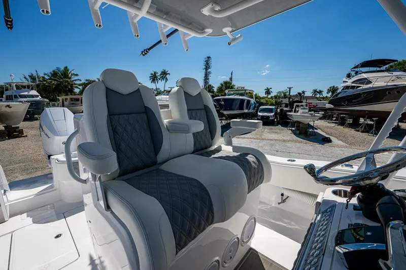 Slide: The Image of Invincible 33 Open Fisherman 2025 - 5162827