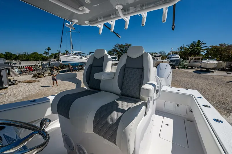 Slide: The Image of Invincible 33 Open Fisherman 2025 - 5162828