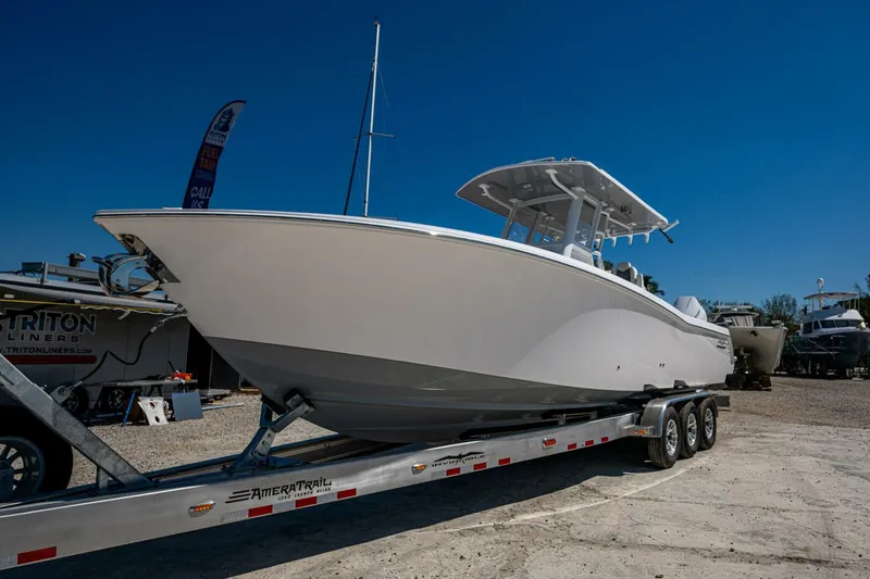 Slide: The Image of Invincible 33 Open Fisherman 2025 - 5162837