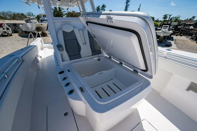 Slide: The Image of Invincible 33 Open Fisherman 2025 - 5162806