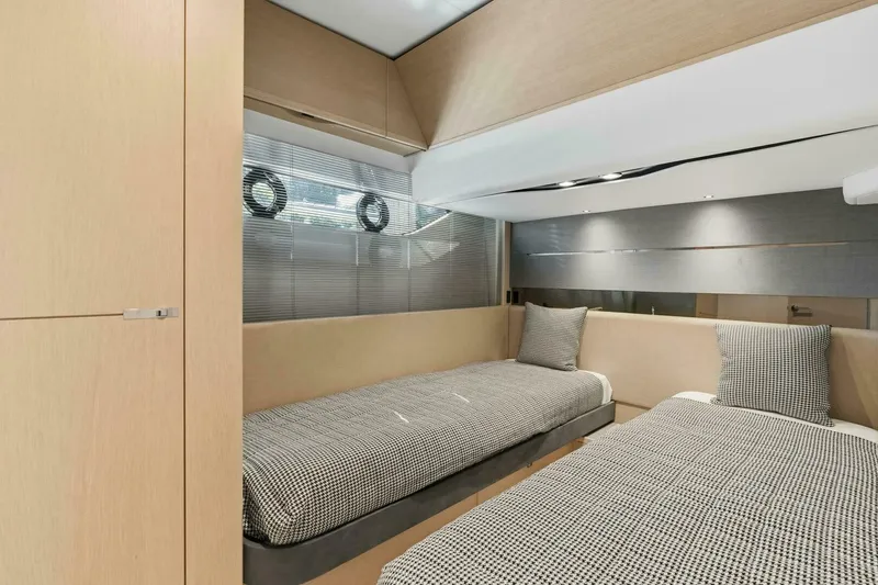 Slide: The Image of Princess S60 2018 - 5791793