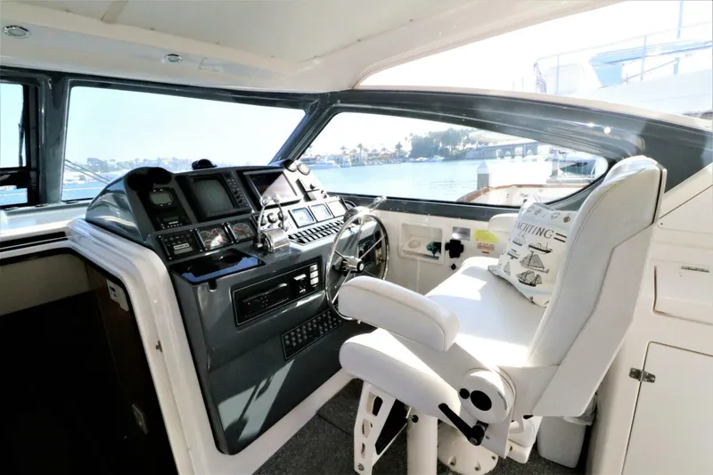 Slide: The Image of Tiara 5200 Express 2001 - 5326120