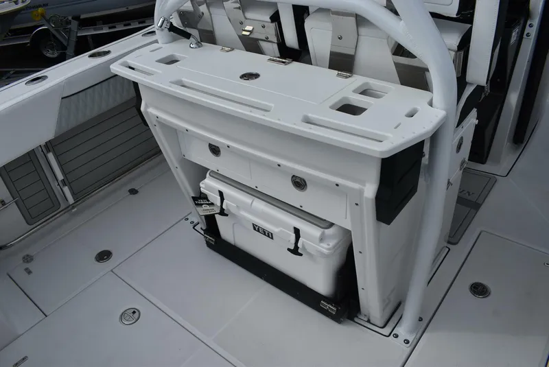Slide: The Image of Blackfin 272 CC 2024 - 5062924