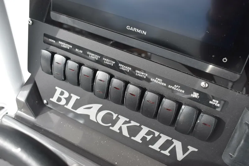 Slide: The Image of Blackfin 272 CC 2024 - 5062952