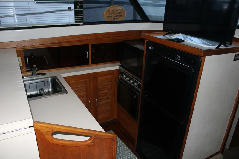 Slide: The Image of Mainship 40 - Spacious galley with refrigerator, oven & microwave - 5018469