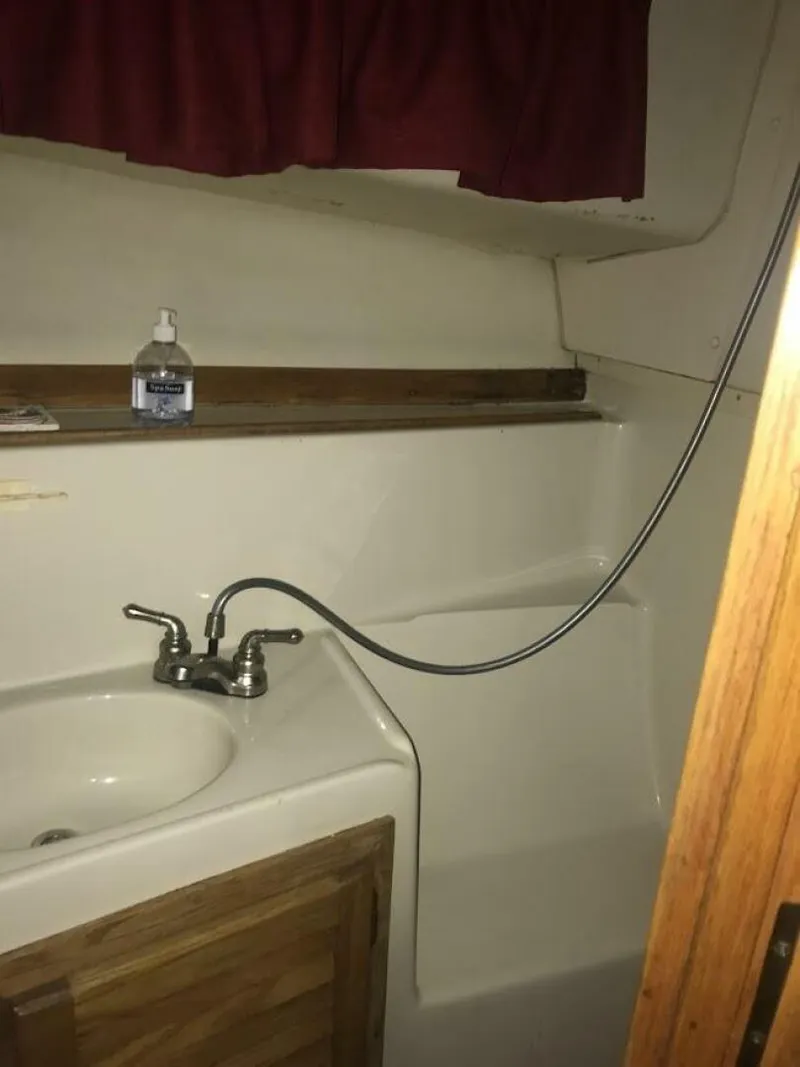 Slide: The Image of Mainship 40 - Forward cabin shower - 5018475