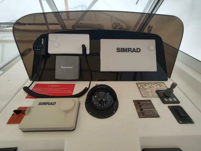Slide: The Image of Mainship 34 Pilot 2003 - 5048135