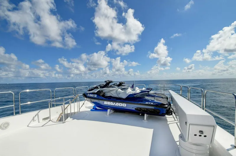 Slide: The Image of 050 Flybridge (Jetskiis Not Included) - 5019843